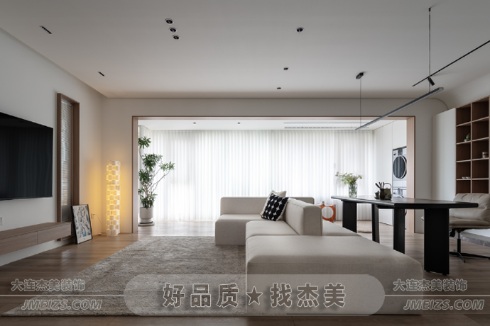 大連裝修潮流趨勢(shì)之現(xiàn)代簡(jiǎn)約案例賞析典雅素凈溫潤空間1.png