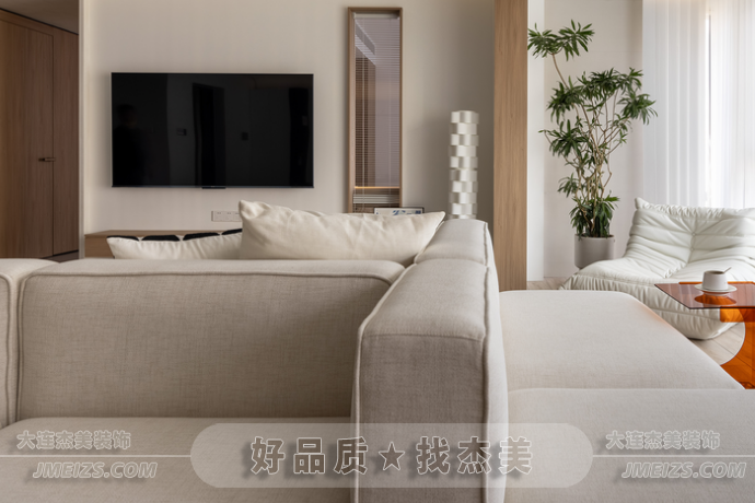 大連裝修潮流趨勢(shì)之現(xiàn)代簡(jiǎn)約案例賞析典雅素凈溫潤空間4.png